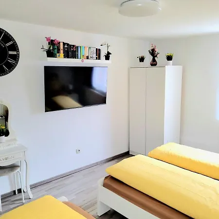 Ruhige, Zentrale Am Schlosspark Apartment